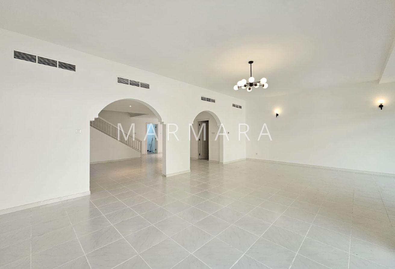 Bright and Spacious villa | Study room | Garden photo 19