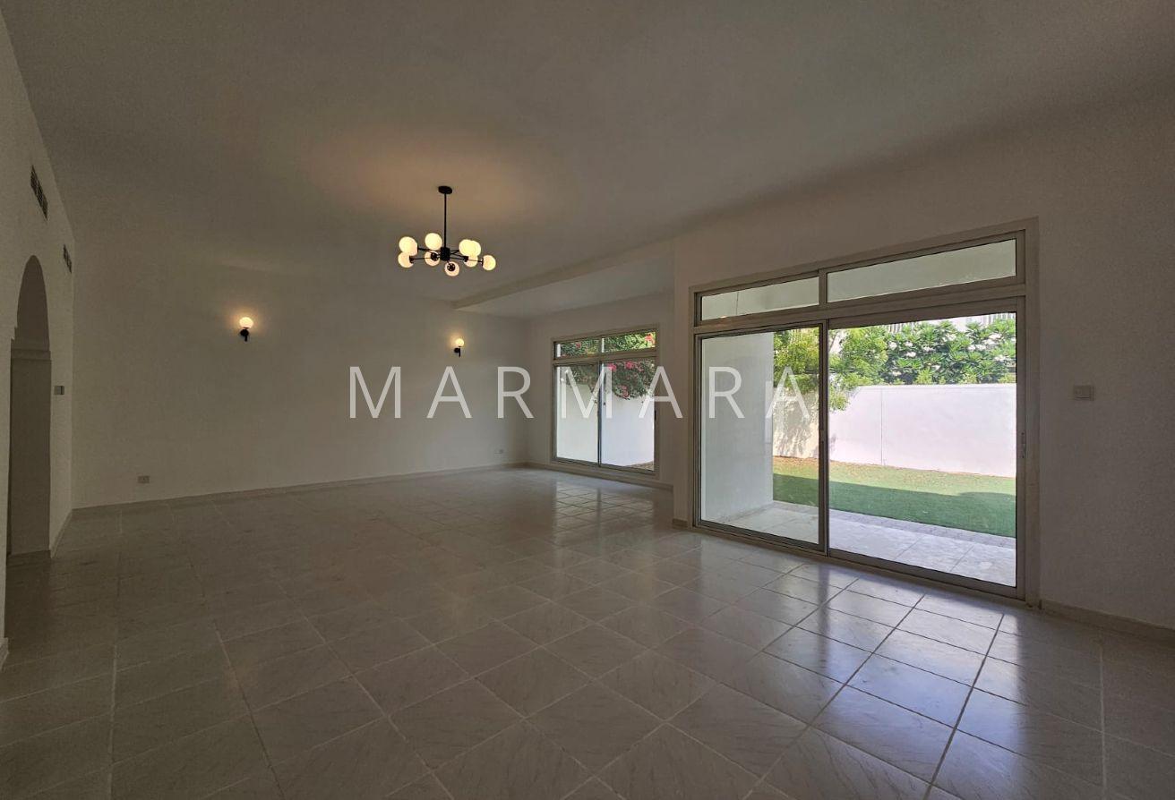 Bright and Spacious villa | Study room | Garden photo 17