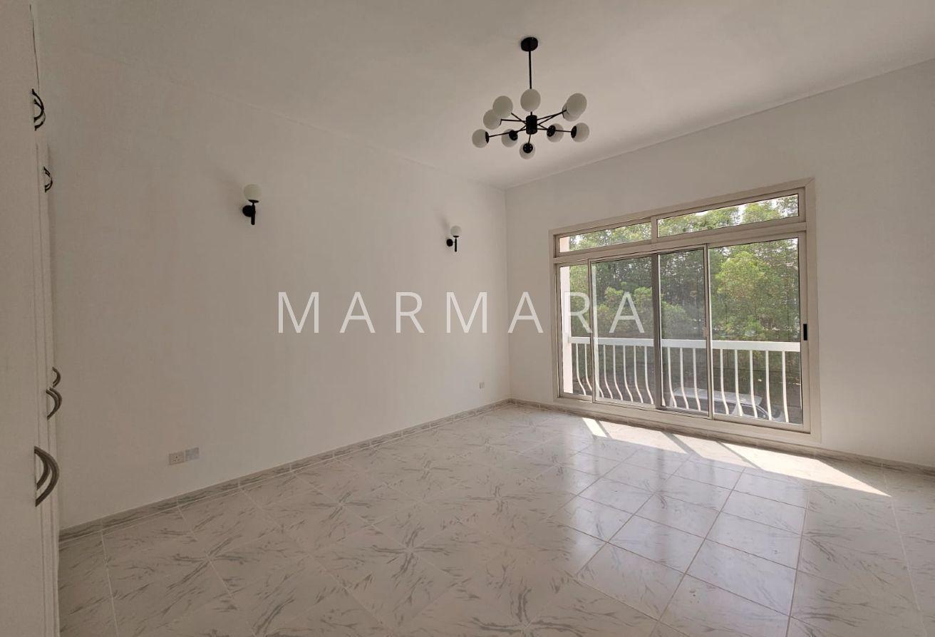 Bright and Spacious villa | Study room | Garden photo 8