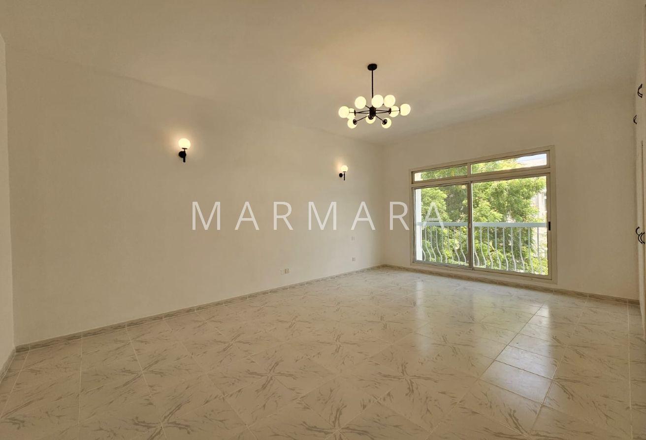Bright and Spacious villa | Study room | Garden photo 15