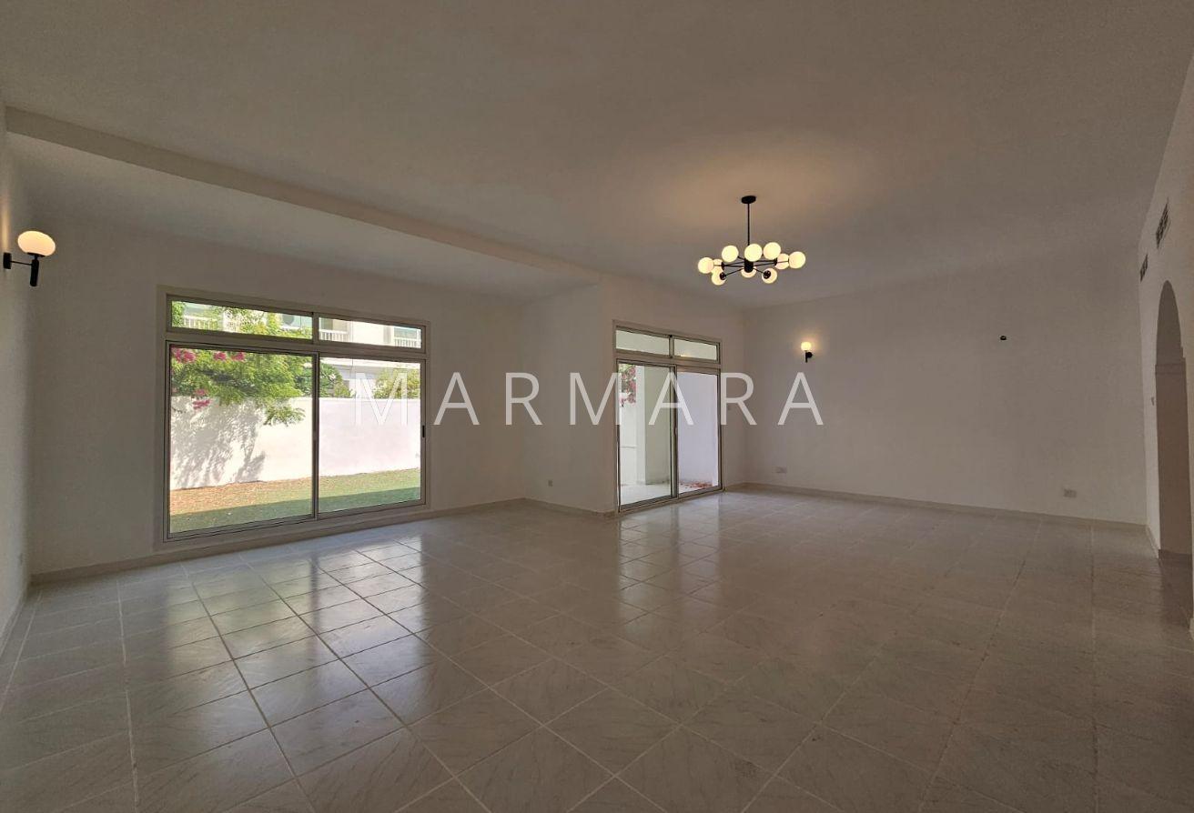 Bright and Spacious villa | Study room | Garden photo 13