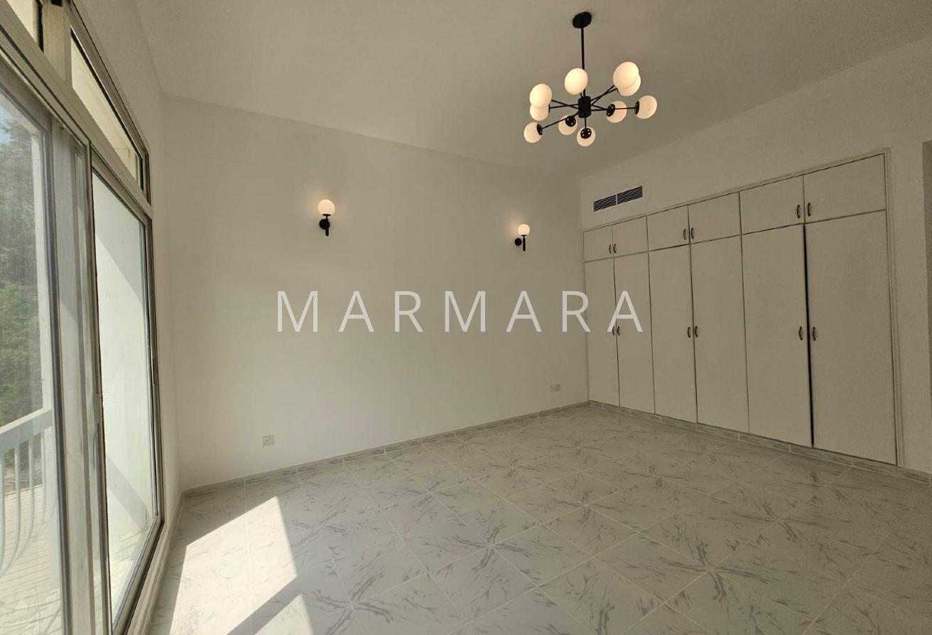 Bright and Spacious villa | Study room | Garden photo 7