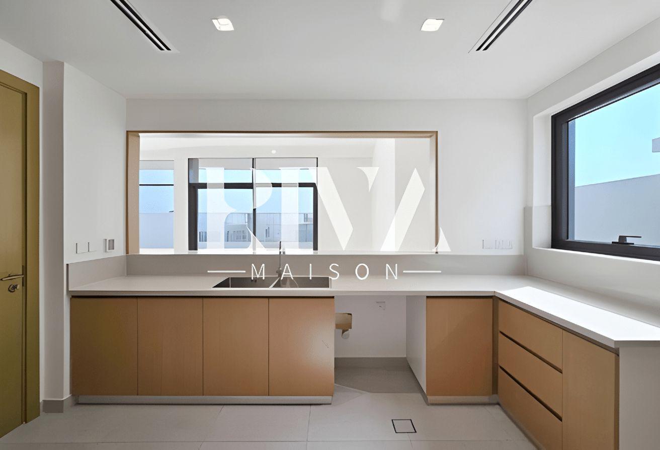 Elegantly Designed Villa | Vacant | Al Furjan photo 22