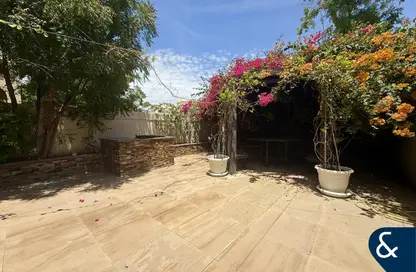 فيلا - 2 غرف نوم - 3 حمامات للايجار في الينابيع 11 - الينابيع - دبي