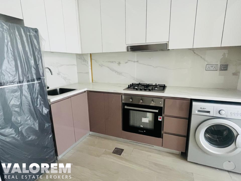 WELL MAINTAINED UNIT | VACANT | SPACIOUS LAYOUT — image 11