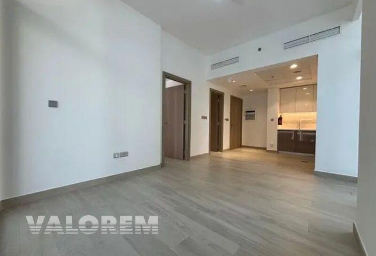 WELL MAINTAINED | VACANT | SPACIOUS LAYOUT — Premium Real Estate Property in Dubai by Valorem