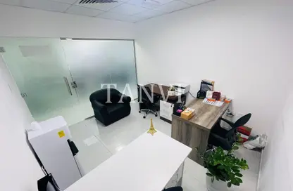 مكتب - غرفة نوم - 1 حمام للايجار في أسبن - شارع الشيخ زايد - دبي