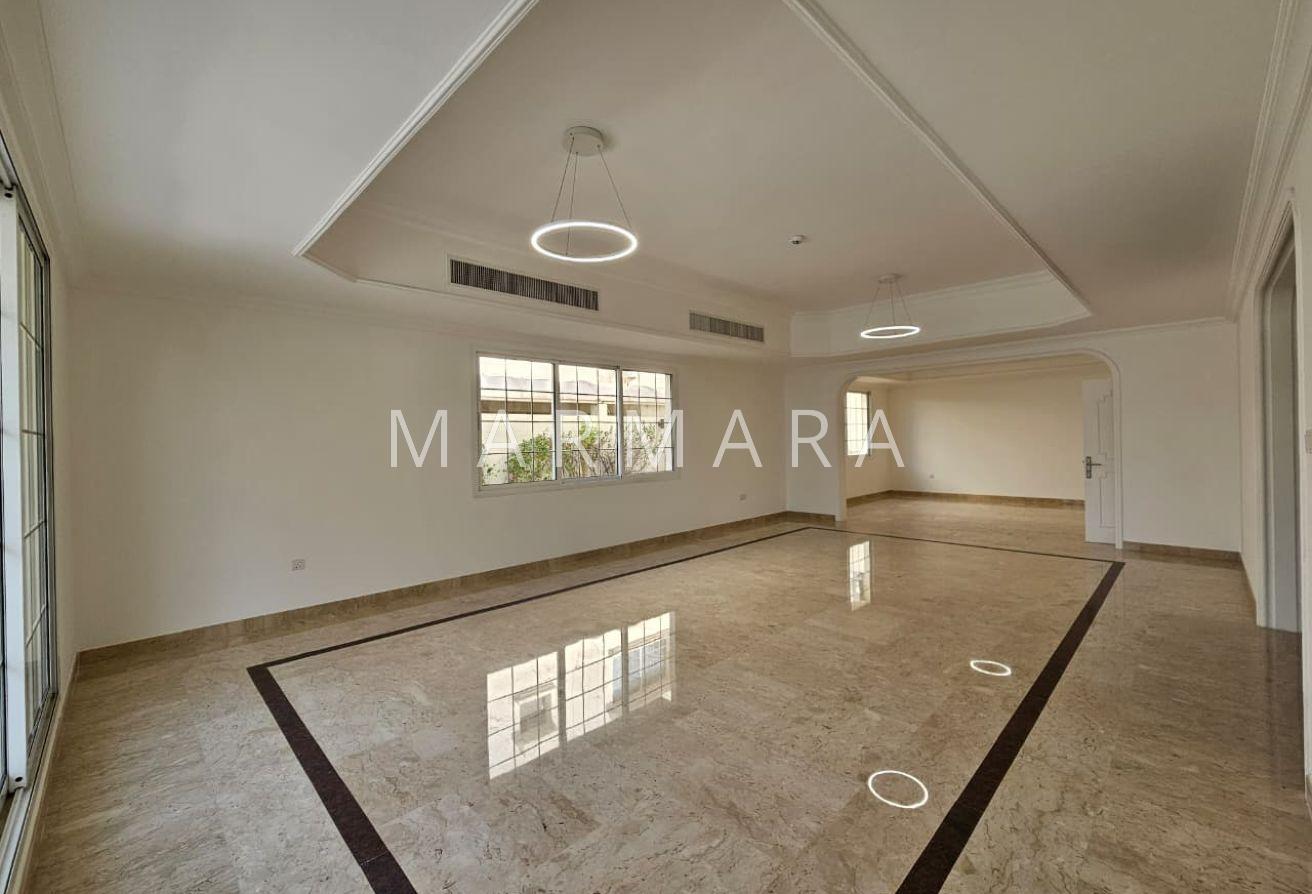 Stunning 5-Bed Independent Villa | Garden, Pool photo 4