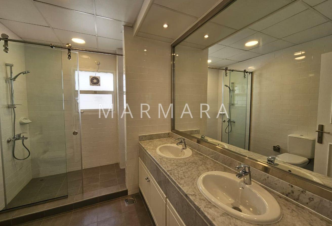 Stunning 5-Bed Independent Villa | Garden, Pool photo 15