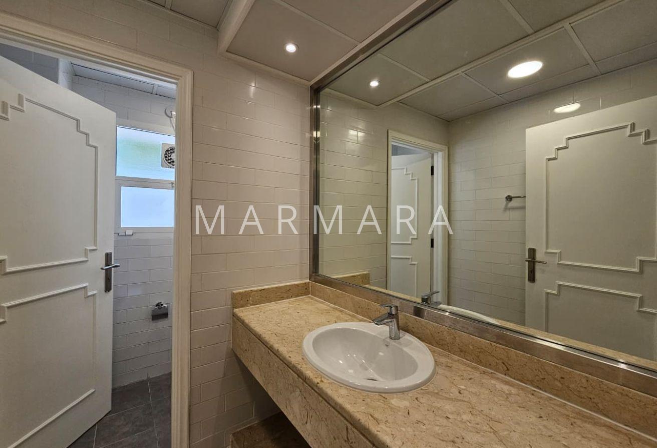 Stunning 5-Bed Independent Villa | Garden, Pool photo 8