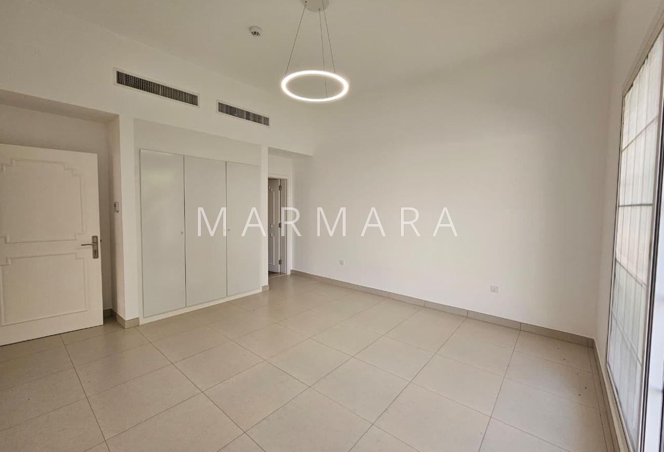 Stunning 5-Bed Independent Villa | Garden, Pool photo 12