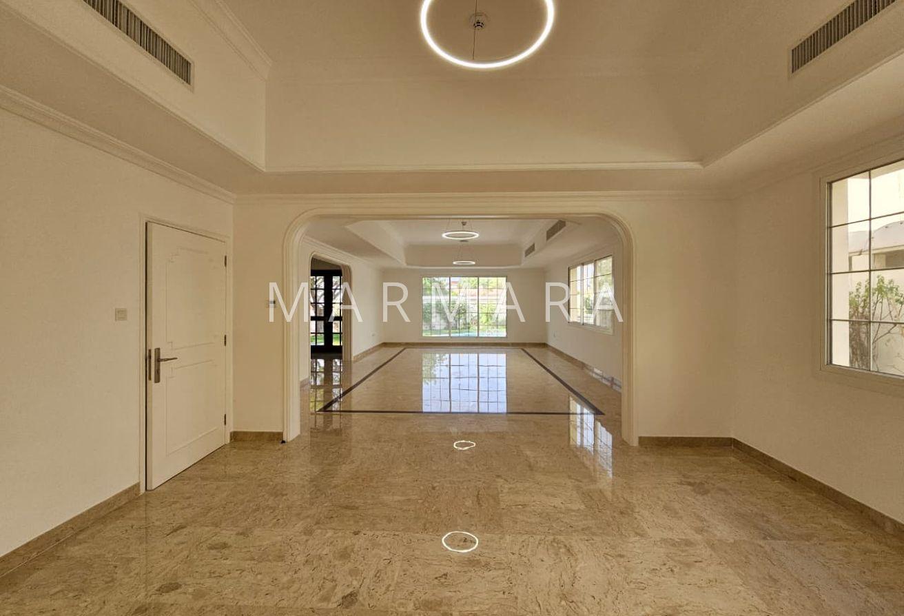 Stunning 5-Bed Independent Villa | Garden, Pool photo 7