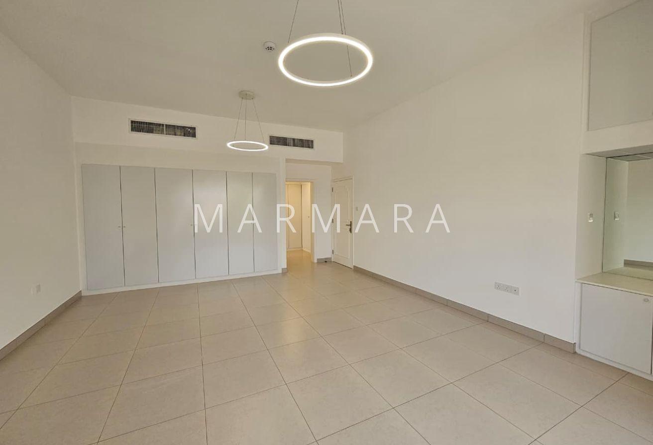Stunning 5-Bed Independent Villa | Garden, Pool photo 16