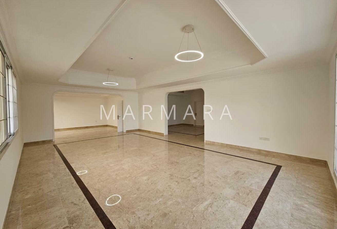 Stunning 5-Bed Independent Villa | Garden, Pool photo 5