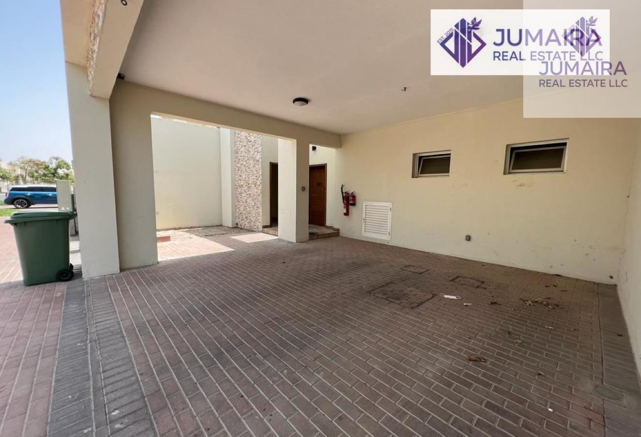 Spacious 4 BHK Bermuda Villa with Maid Room