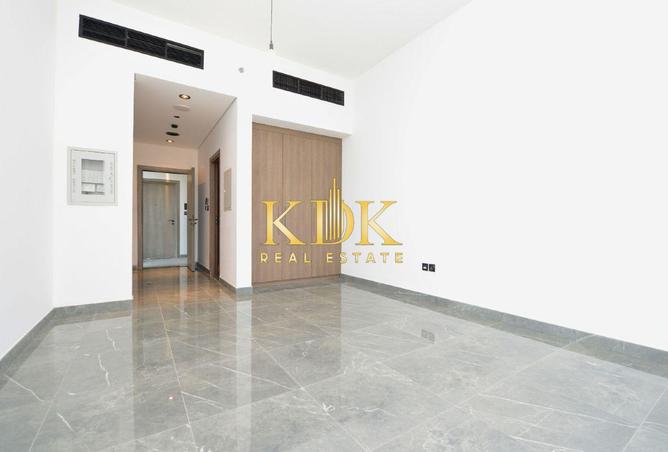 Spacious Studio /Kitchen appliances/Prime location