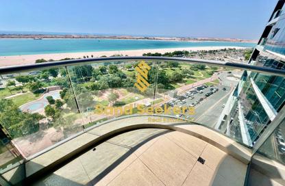 Apartment - 2 Bedrooms - 3 Bathrooms for rent in Wave tower - Corniche Road - Abu Dhabi