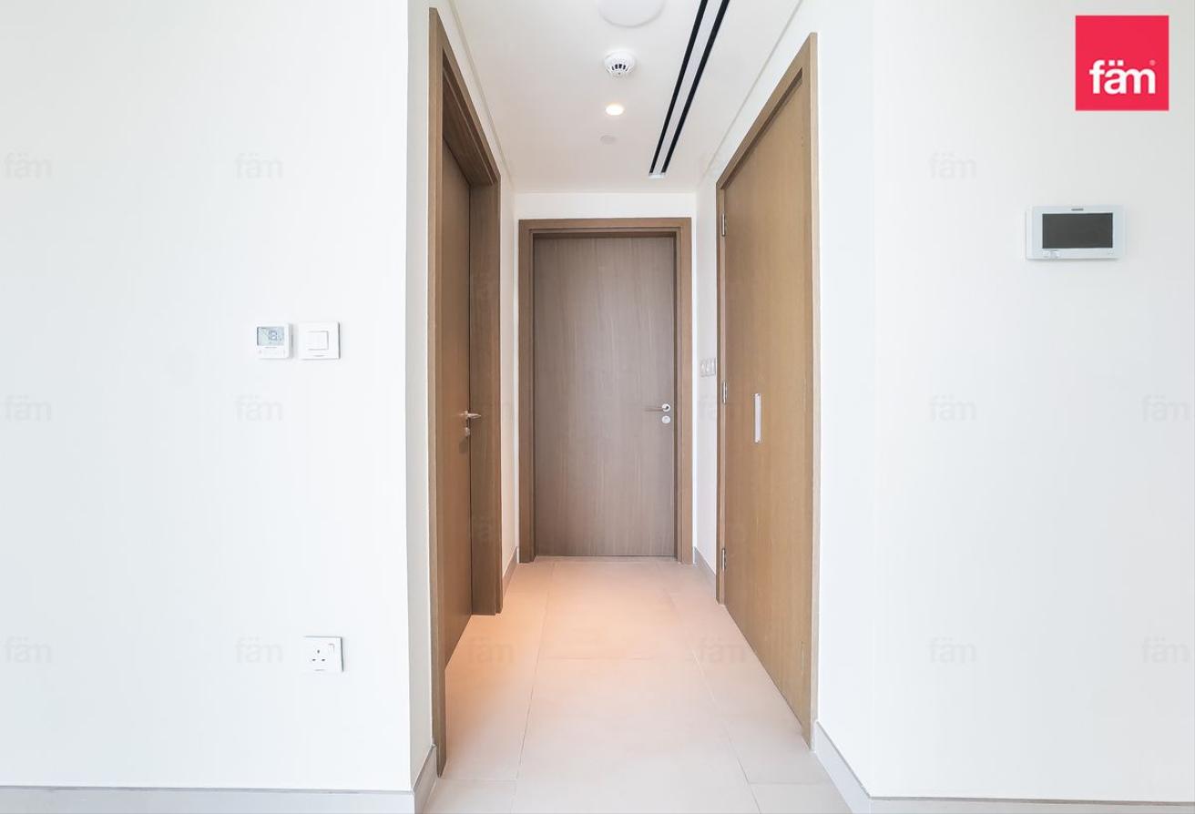 Corner Unit | Brand New | Bright photo 11