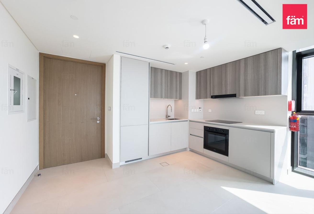 Corner Unit | Brand New | Bright photo 10