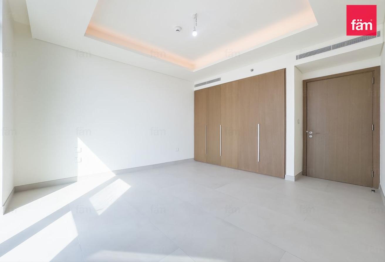 Corner Unit | Brand New | Bright photo 9