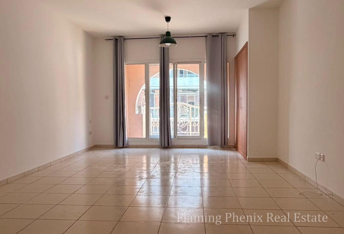 Prime location | Spacious | Vacant | Modern photo 7