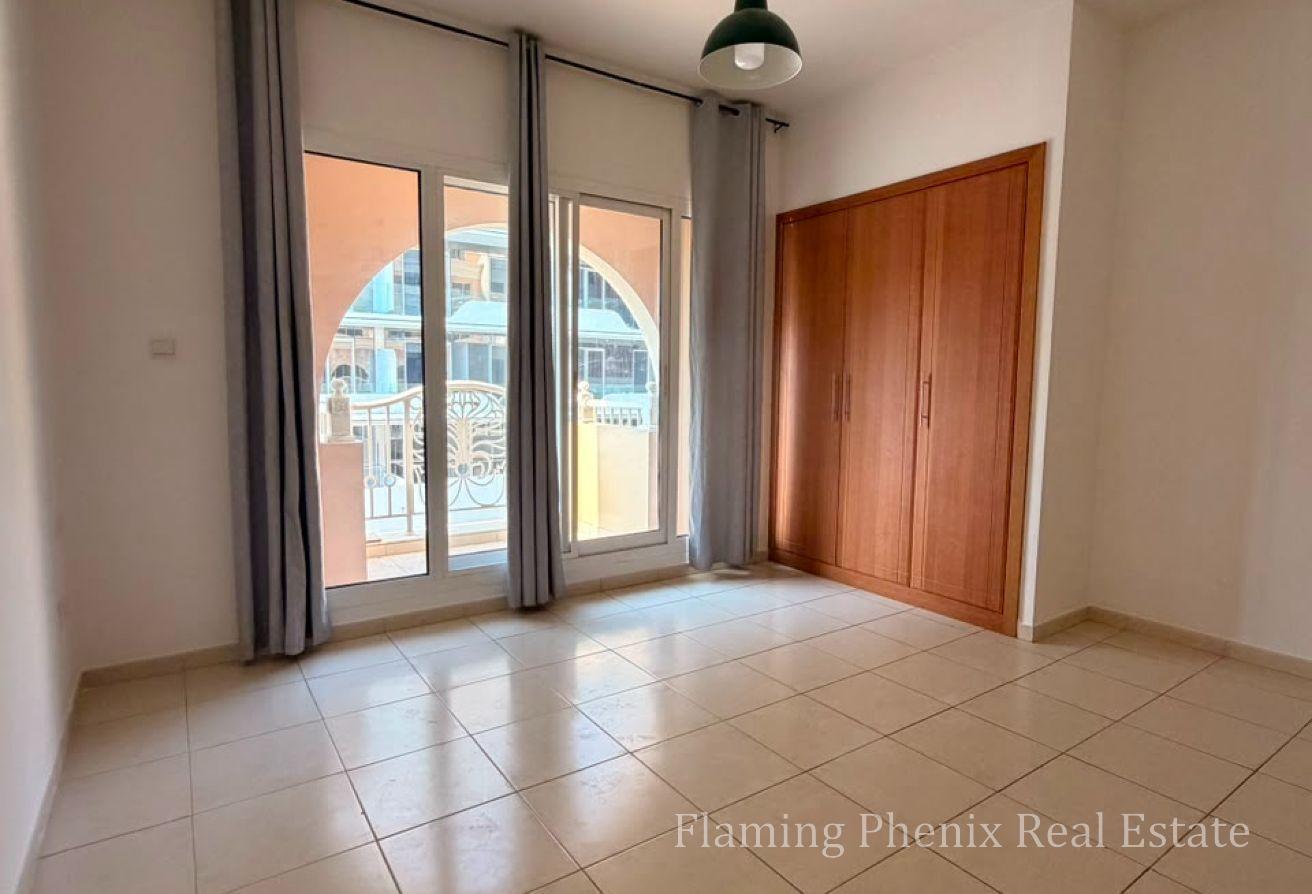 Prime location | Spacious | Vacant | Modern photo 6