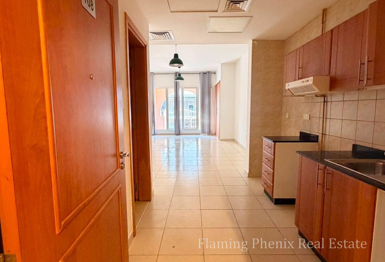 Prime location | Spacious | Vacant | Modern photo 9