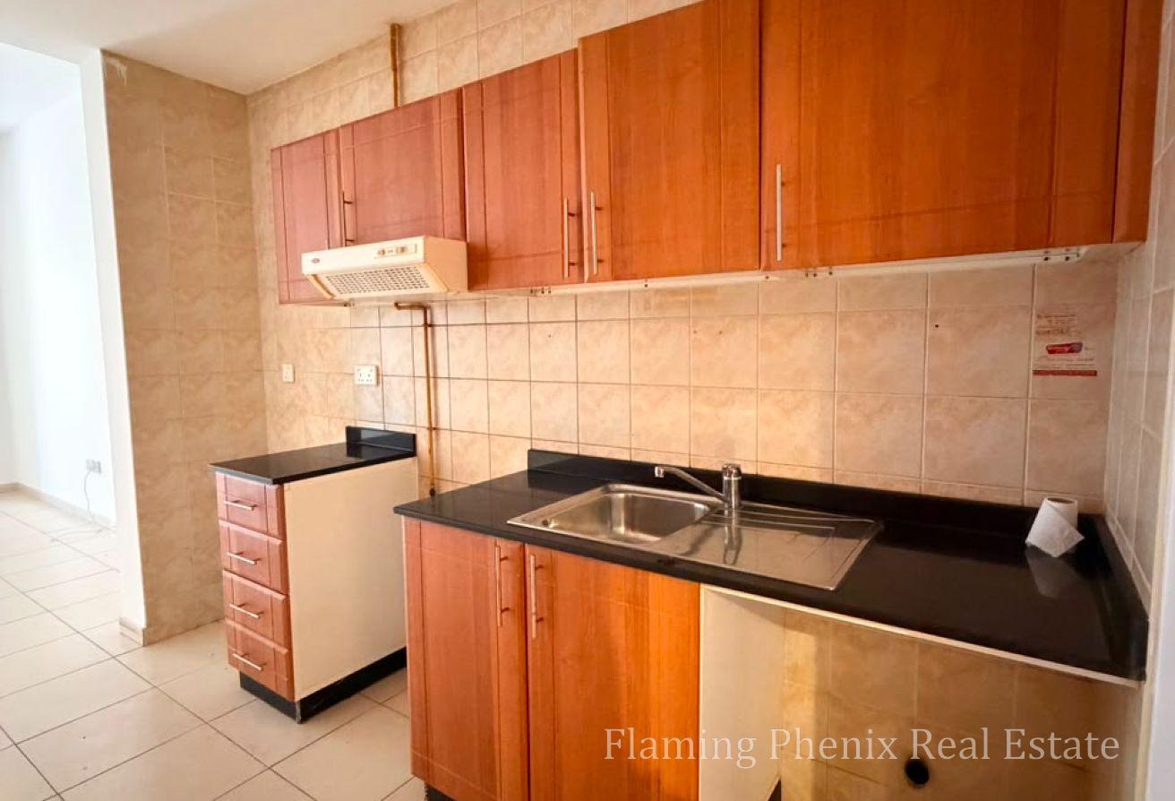Prime location | Spacious | Vacant | Modern photo 8