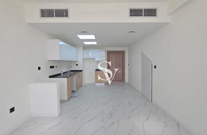 Townhouse - 2 - 3 for rent in Rukan 3 - Rukan - Dubai