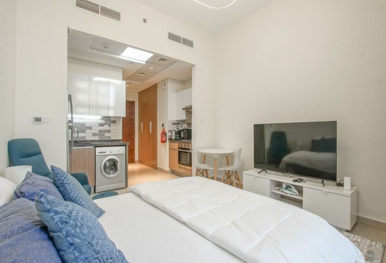 12 CHEQUES| FULLY FURNISHED | PRIME LOCATION gallery image