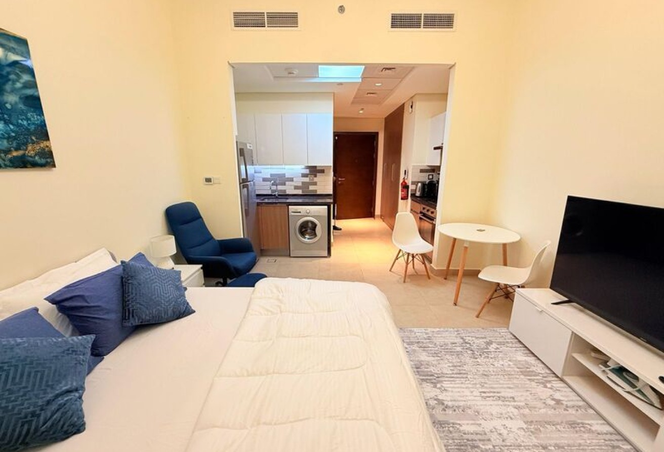 12 CHEQUES| FULLY FURNISHED | PRIME LOCATION gallery image