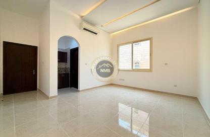 Apartment - Studio - 1 Bathroom for rent in Al Mushrif Villas - Al Mushrif - Abu Dhabi