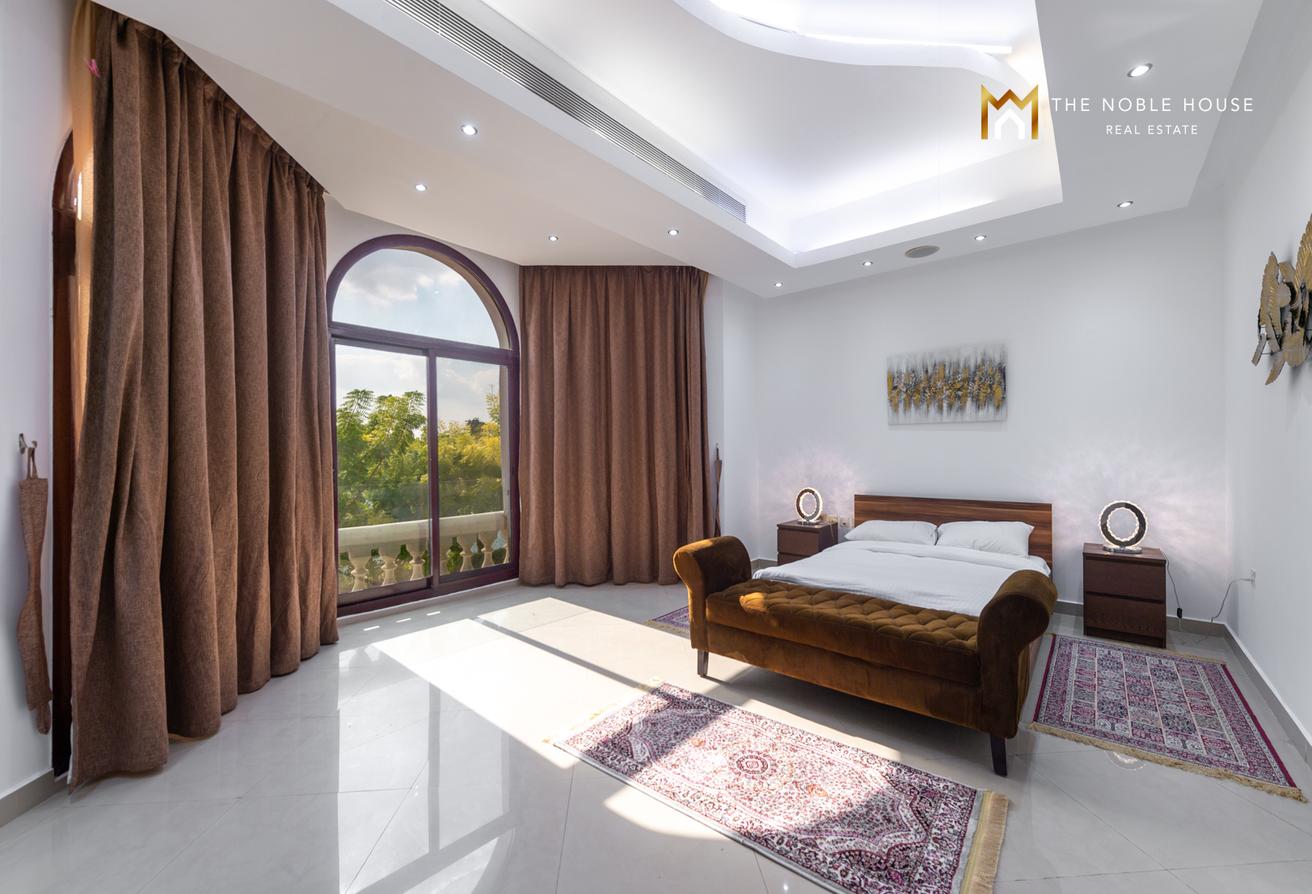 Luxurious Lake-Facing Villa | Emirates Hills photo 12