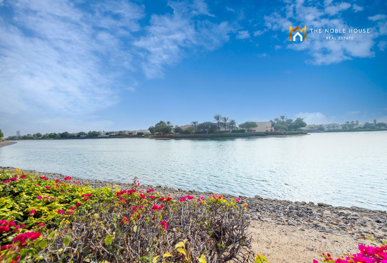 Luxurious Lake-Facing Villa | Emirates Hills photo 27