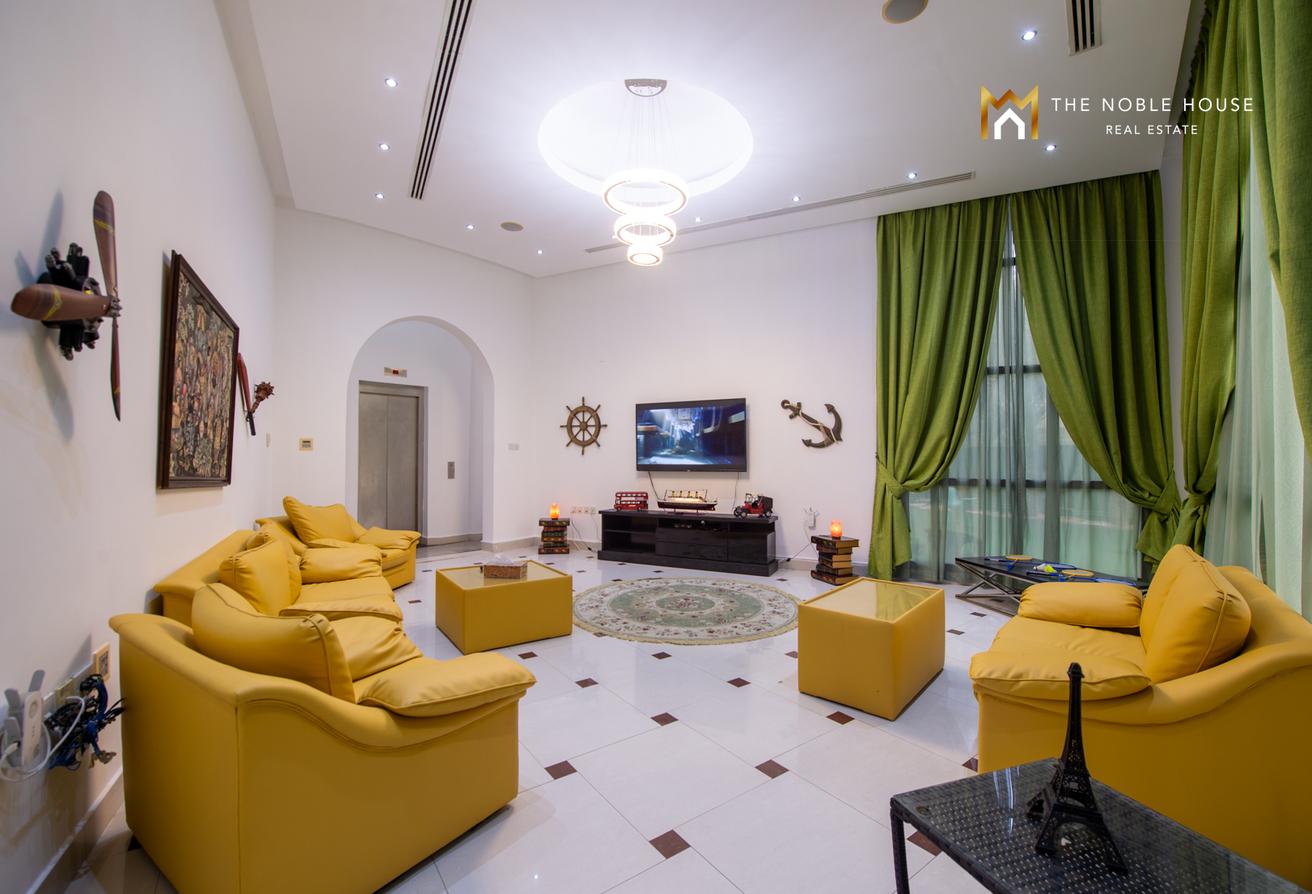 Luxurious Lake-Facing Villa | Emirates Hills photo 7