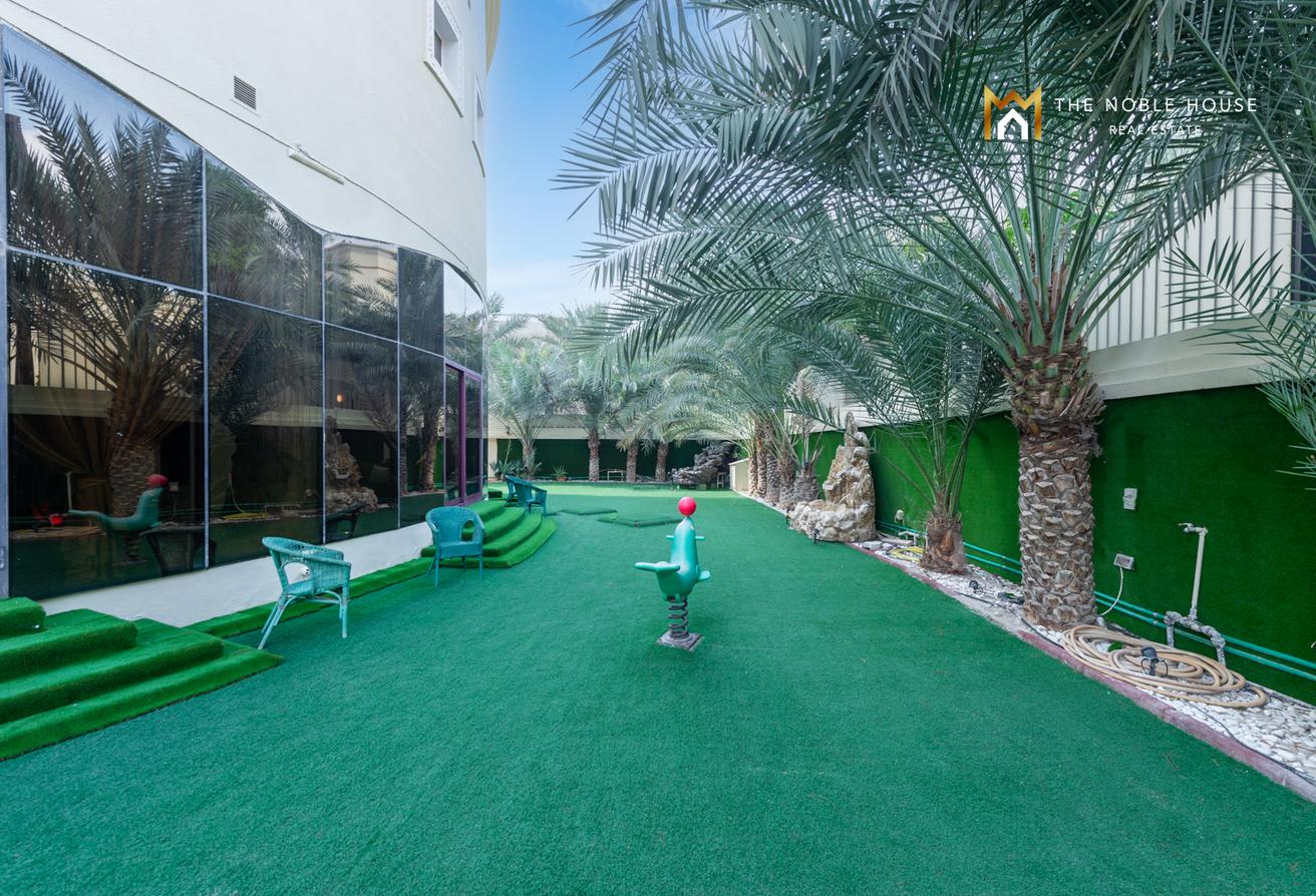 Luxurious Lake-Facing Villa | Emirates Hills photo 25