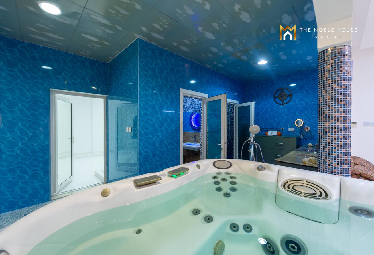 Luxurious Lake-Facing Villa | Emirates Hills photo 17