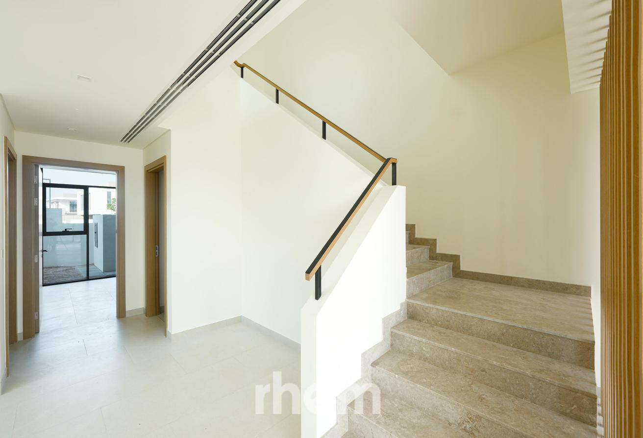 Luxurious Villa | Private Garden | Spacious Layout photo 5