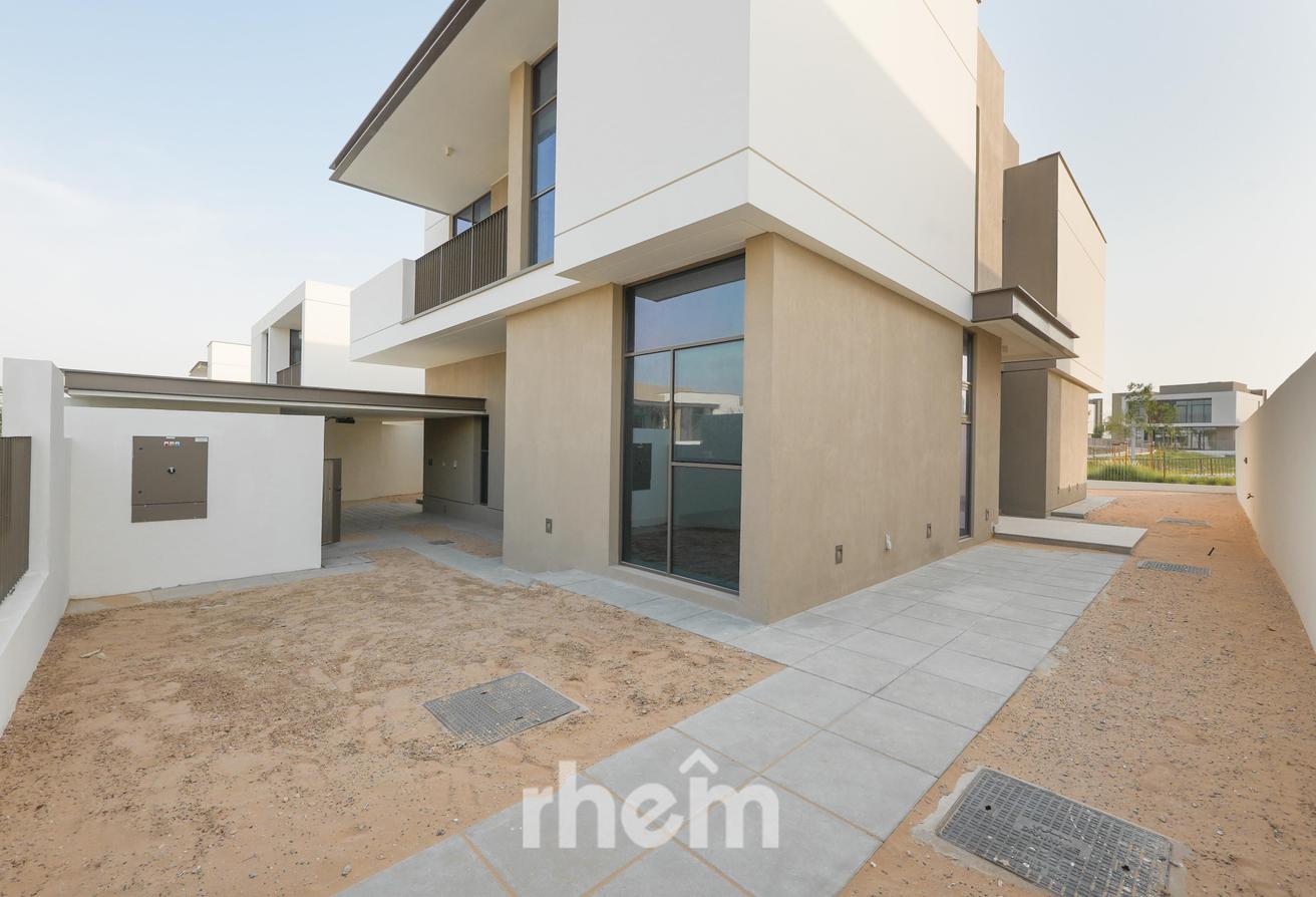 Luxurious Villa | Private Garden | Spacious Layout photo 21