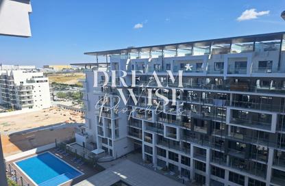 Apartment - 3 Bedrooms - 3 Bathrooms for rent in Oasis 1 - Oasis Residences - Masdar City - Abu Dhabi