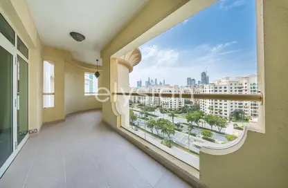 Apartment - 2 Bedrooms - 3 Bathrooms for rent in Al Hatimi - Shoreline Apartments - Palm Jumeirah - Dubai