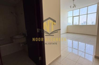 Apartment - 3 - 5 for rent in Al Majaz 3 - Al Majaz - Sharjah