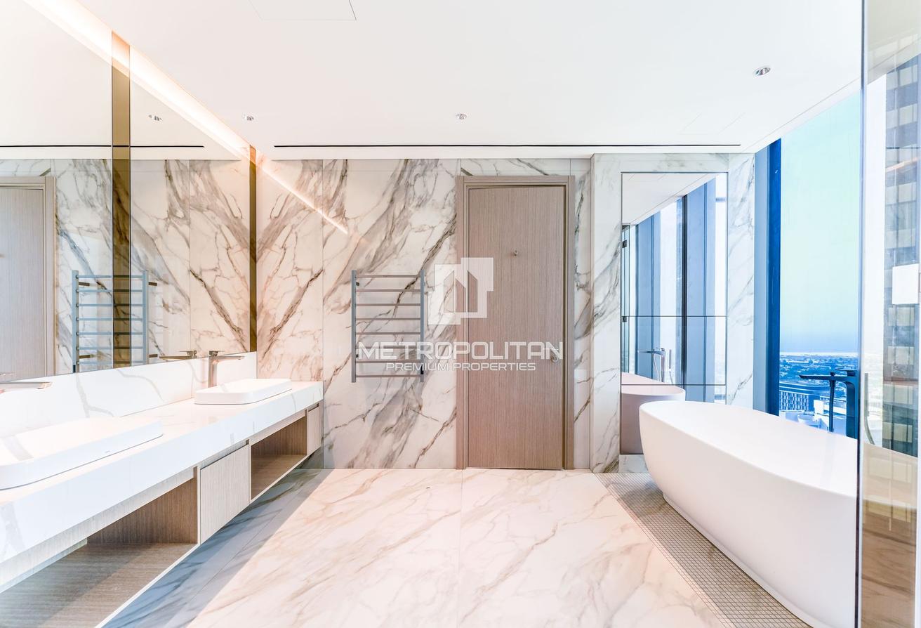 Rare Layout | High Floor | Full Palm and Sea View photo 16