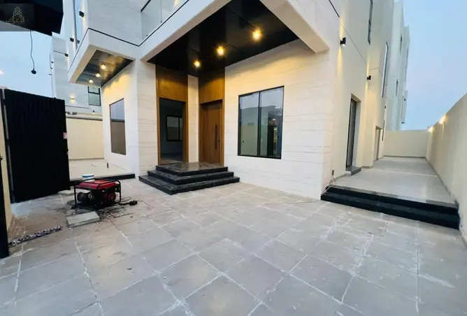 102820813 - Property Image 2