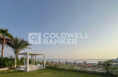 Villa - 5 Bedrooms - 7 Bathrooms for sale in Sur La Mer 1 - Sur La Mer - Jumeirah 1 - Jumeirah - Dubai