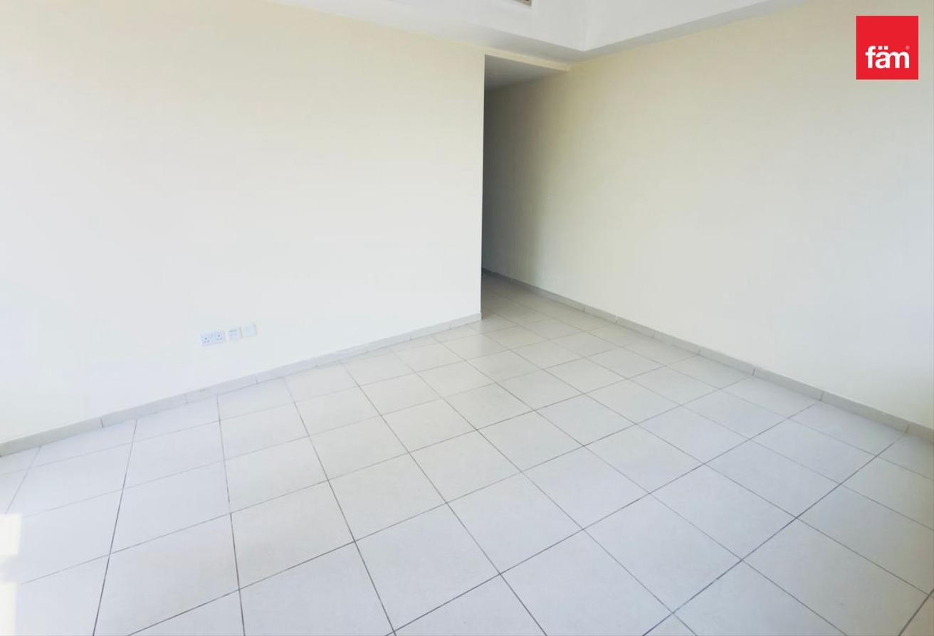 Chiller Free | Next To Metro | Low Floor | Balcony photo 5