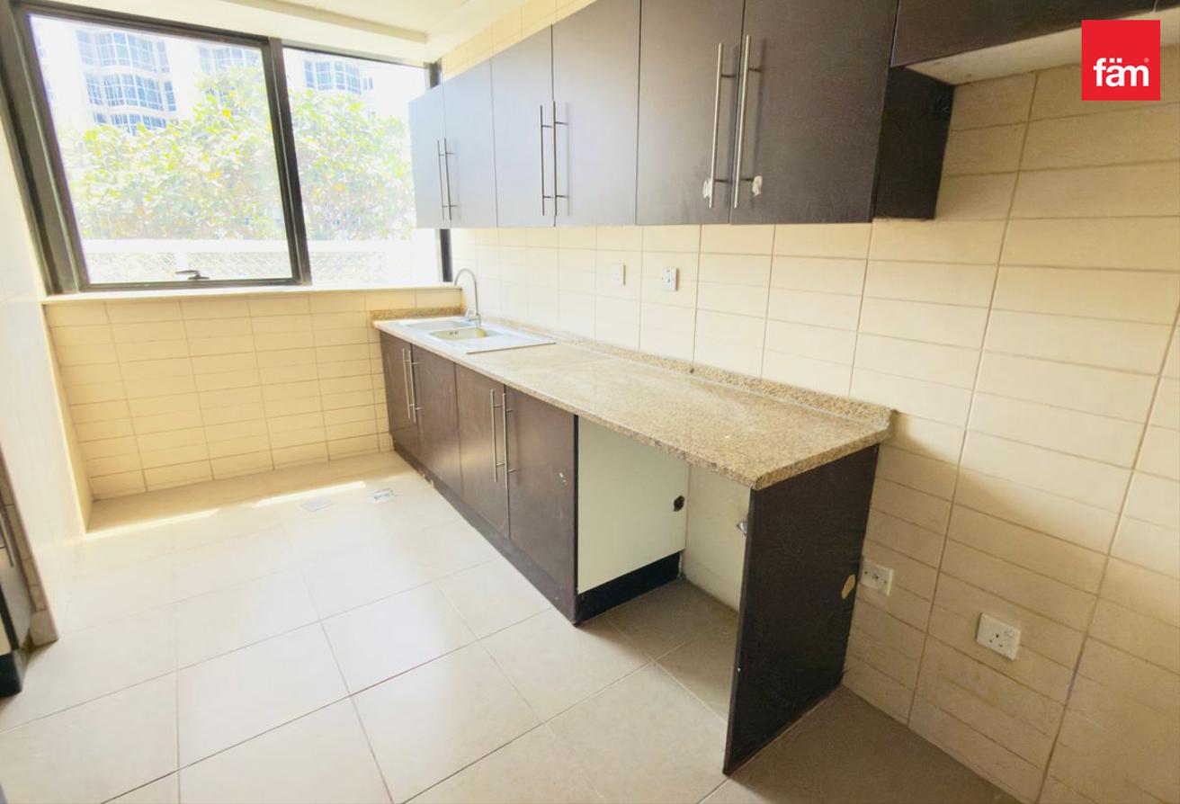 Chiller Free | Next To Metro | Low Floor | Balcony photo 8