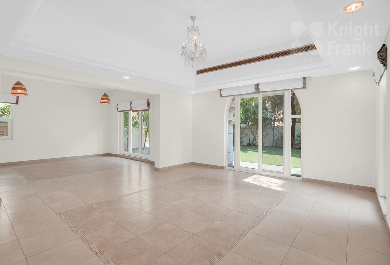 5BR Type C1 Villa | Vacant | Esmeralda photo 3