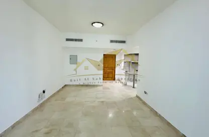 شقة - غرفة نوم - 2 حمامات للايجار في برج المريخي - شارع الشيخ زايد - دبي