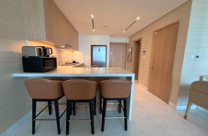 Apartment - 1 - 2 for rent in The Palm Tower - Palm Jumeirah - Dubai